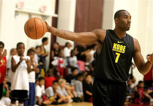 汉堡2-1斯图加特，法比奥-维埃拉破门，格拉策尔建功（汉堡2比1力克斯图加特，法比奥-维埃拉与格拉策尔相继破门）