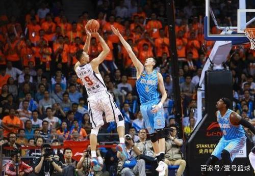 齐沃：我承担丢12个球的责任，但其中有7个发生在两场比赛里（齐沃：12个失球由我负责，其中7球集中在两场比赛）