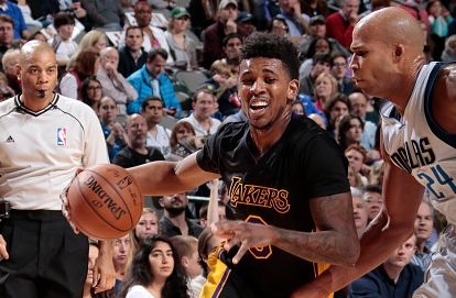 索默：我会弹吉他和钢琴；退役后我应该不当教练，压力太大了（索默：会弹吉他和钢琴，退役后大概率不当教练，压力太大）