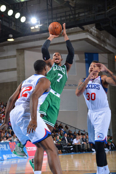 钟义浩：离冠军奖杯就那么近，现在还是难以平复自己的心情（钟义浩：冠军近在咫尺，如今仍难以平复心绪）